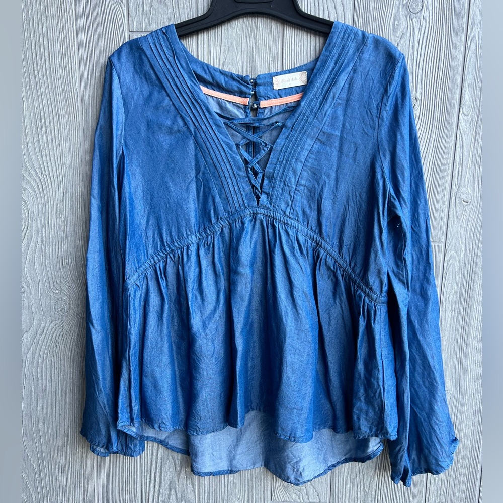 Alter’d State Blue Chambray Boho Peasant Top Medium Lace Up Lattice Neck Blouse